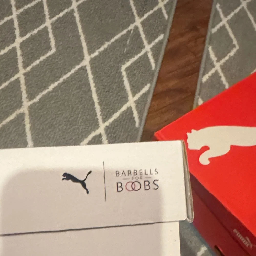 Puma mens Black and Pink Sneakers - Picture 12 of 13